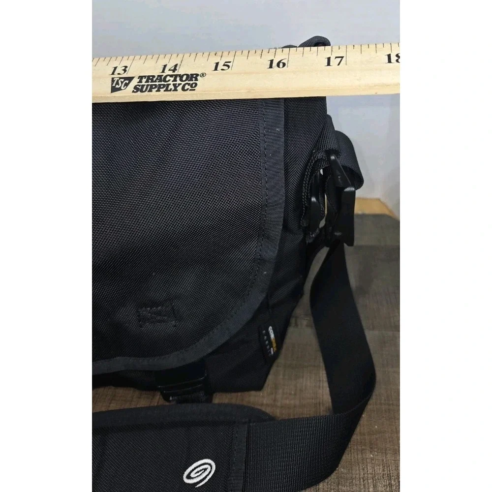 TIMBUK2 Black Classic Messenger Bag Laptop Case 13-15 Inch Nylon TPU